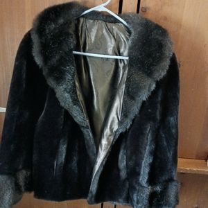 Beautiful Vintage faux fur  Capelet